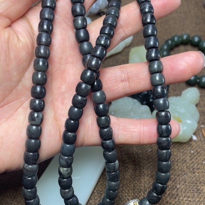 和田玉未镶嵌把件