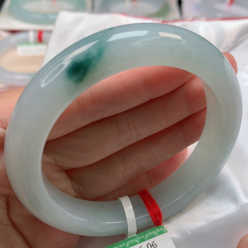 【闪购商品】翡翠手镯未镶嵌冰胶飘花