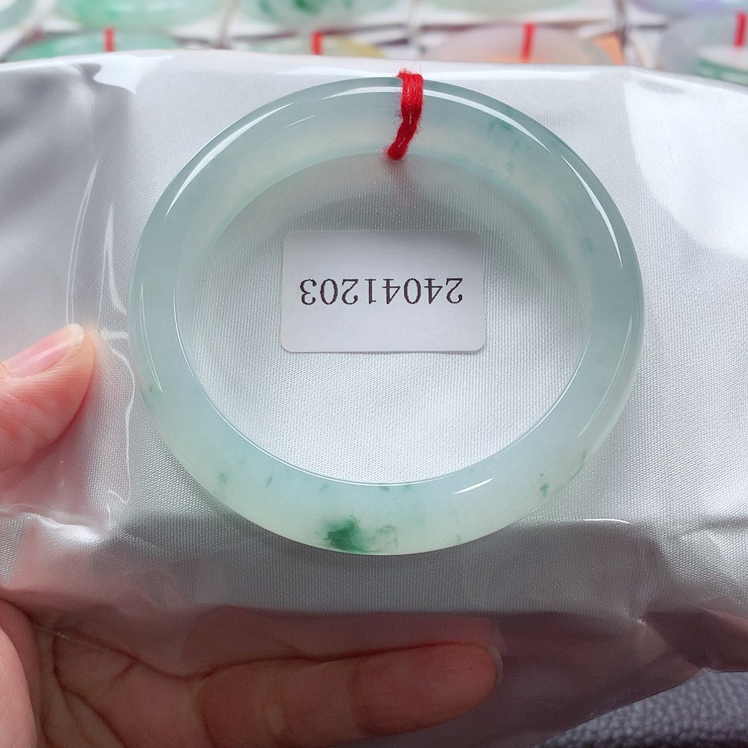 翡翠手镯未镶嵌天然A货翡翠手镯