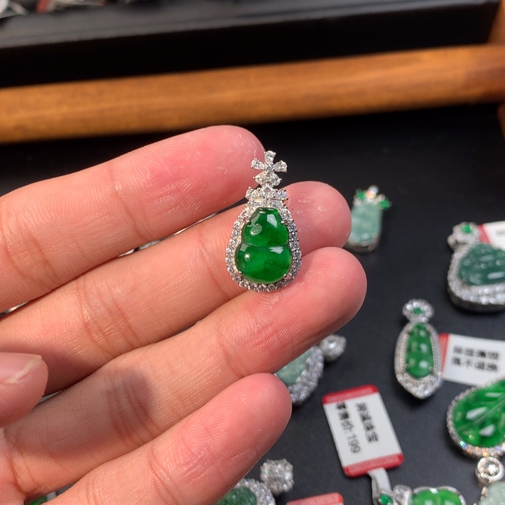 吊坠(不含链)未镶嵌翡翠