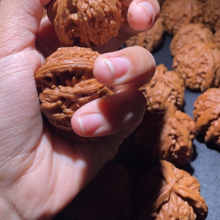 你***哥桃核吊坠小妹三棱