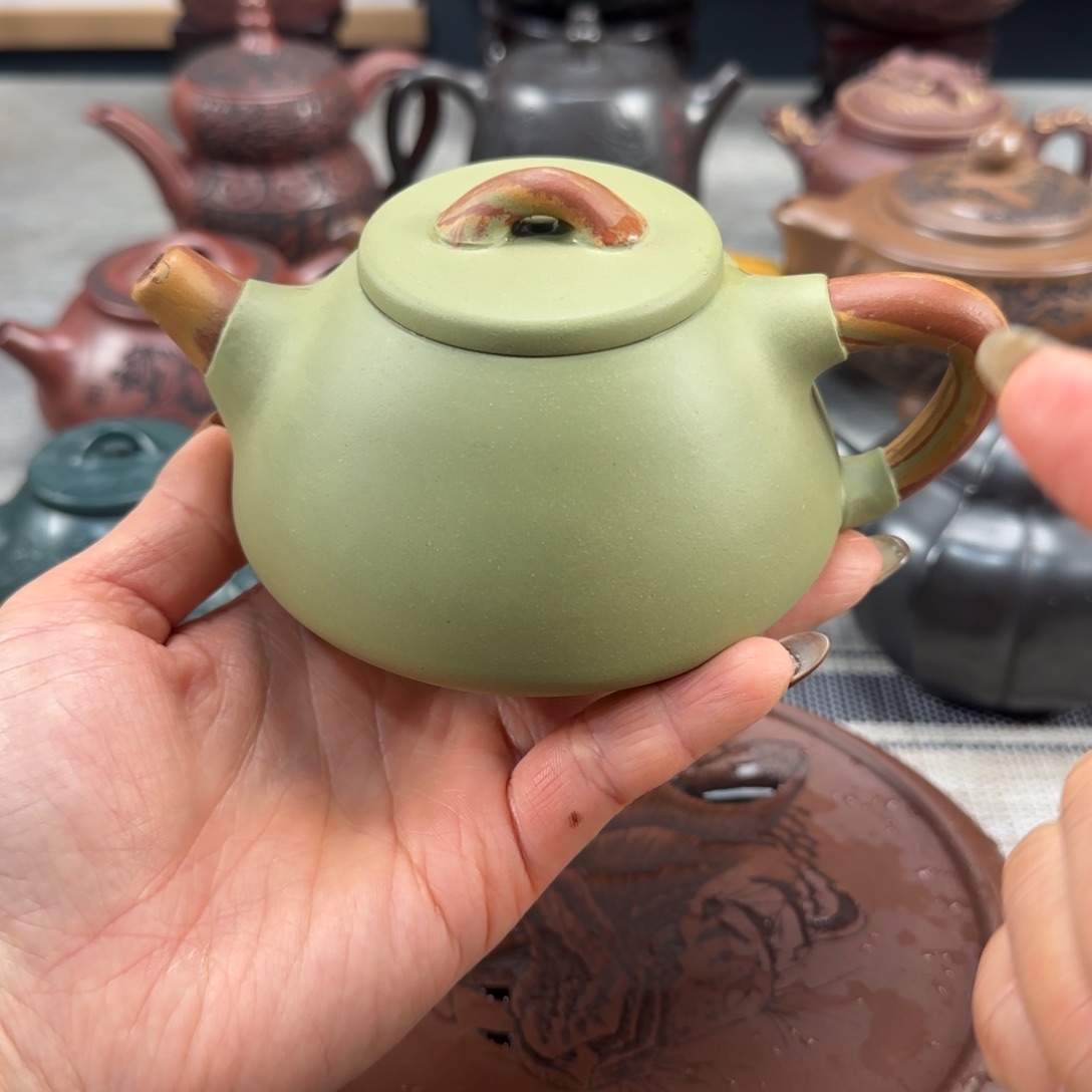 茶壶紫砂紫砂紫色紫砂