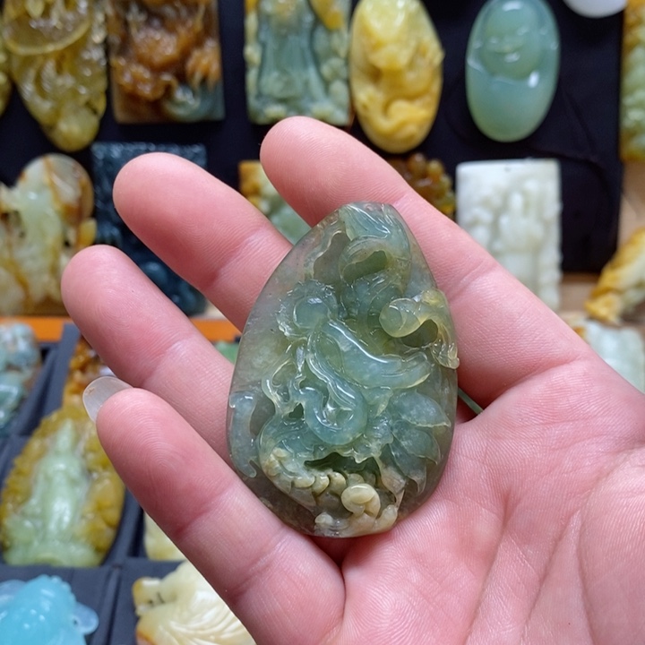 蛇纹石玉挂件未镶嵌