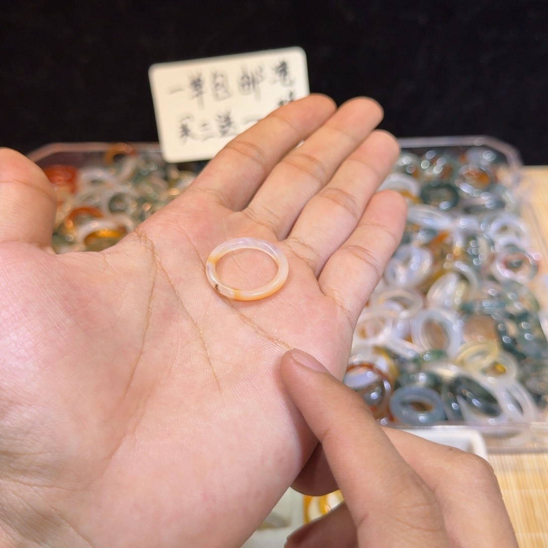 玛瑙/玉髓戒指未镶嵌328号17圈有瑕疵