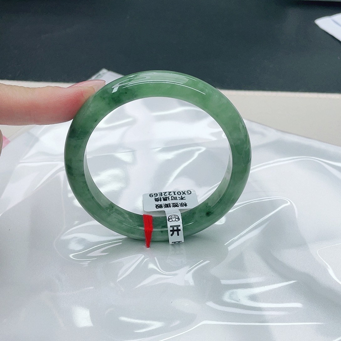 翡翠手镯未镶嵌正57