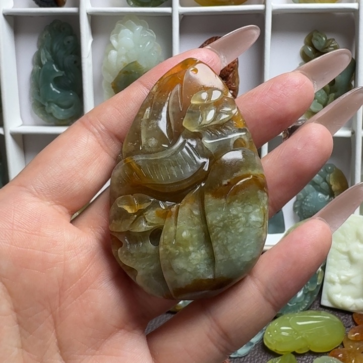 蛇纹石玉未镶嵌吊坠