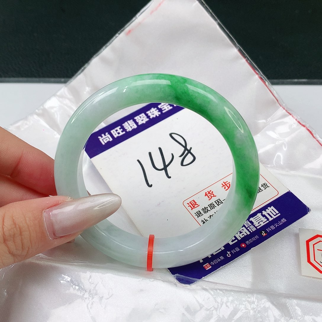 翡翠手镯未镶嵌翡翠12