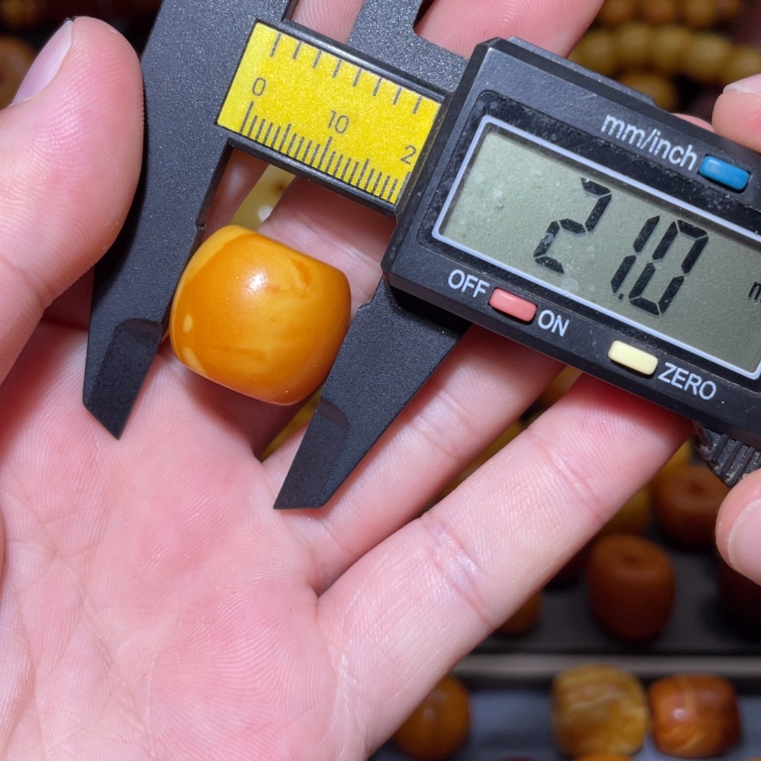 琥珀未镶嵌裸石墩子