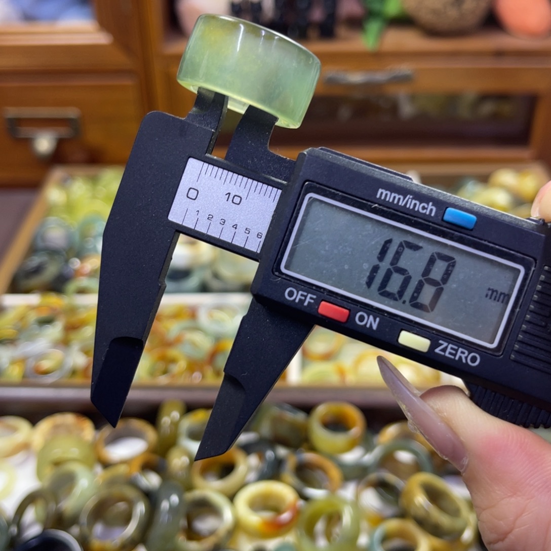 蛇纹石玉未镶嵌手镯27