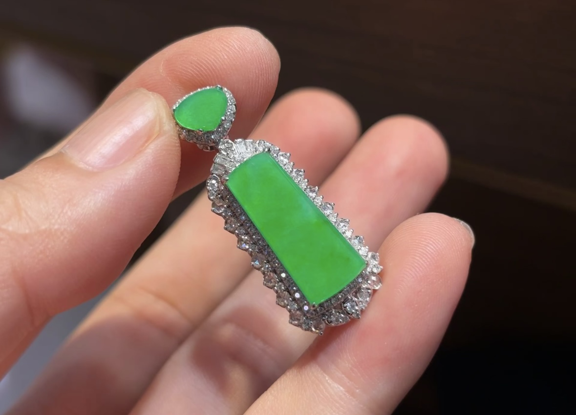 天然缅甸A货翡翠满绿无事牌吊坠