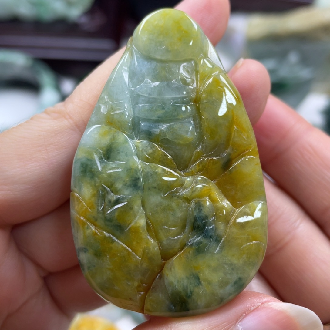 翡翠未镶嵌颈饰牌子