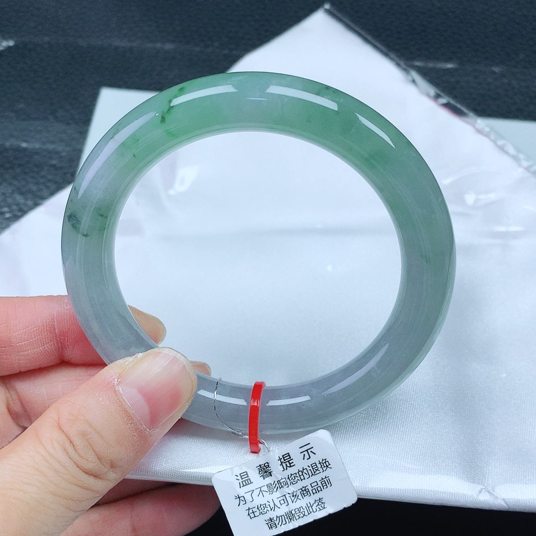 翡翠手镯未镶嵌54圈