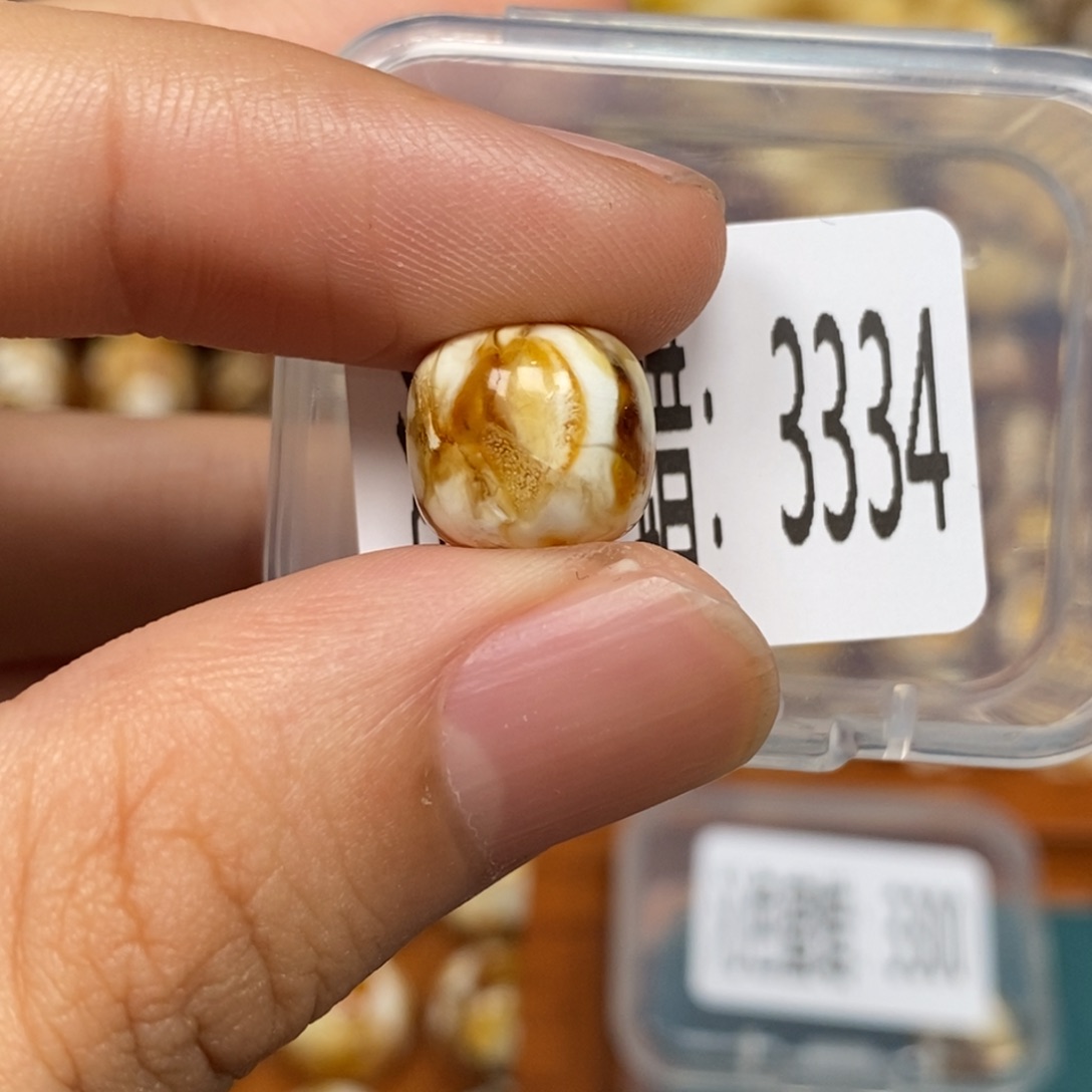 蜜蜡未镶嵌珠宝奇石3334