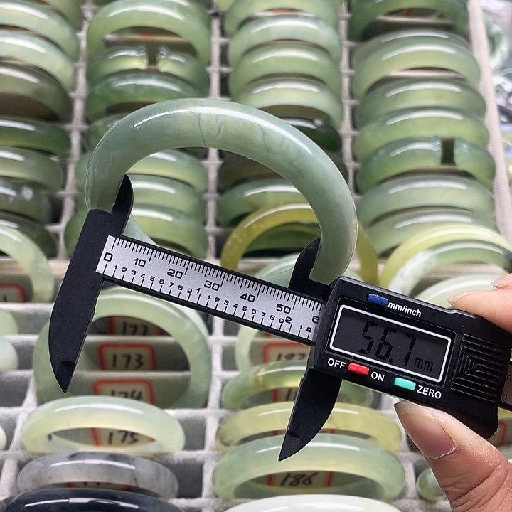 蛇纹石玉未镶嵌手镯199