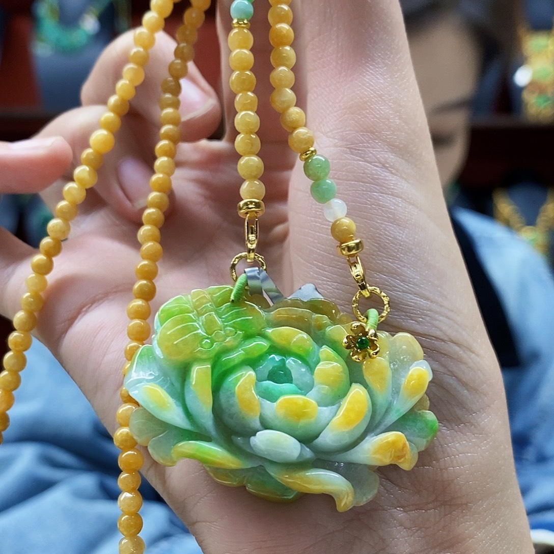 翡翠未镶嵌颈饰吊坠