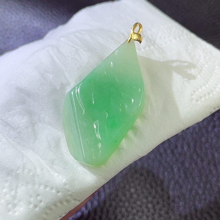 翡翠颈饰18K金镶嵌翡翠