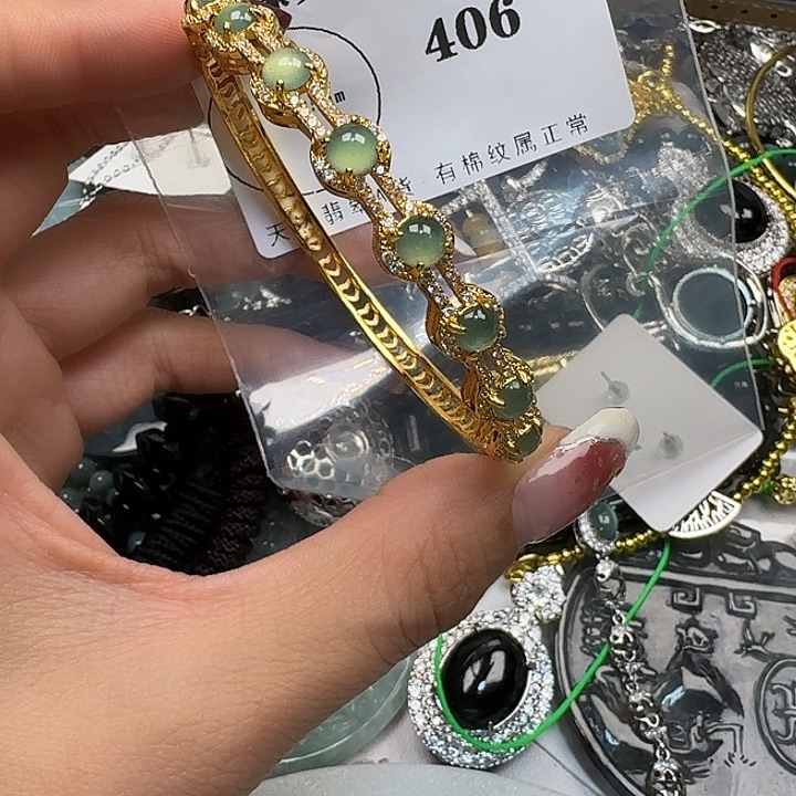 翡翠颈饰未镶嵌翡翠吊坠