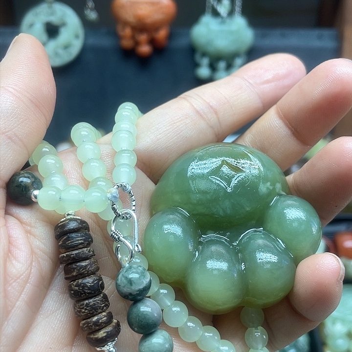 未镶嵌蛇纹石玉颈饰