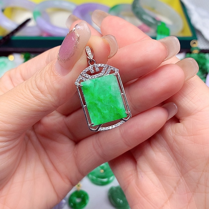 翡翠颈饰银S925镶嵌翡翠