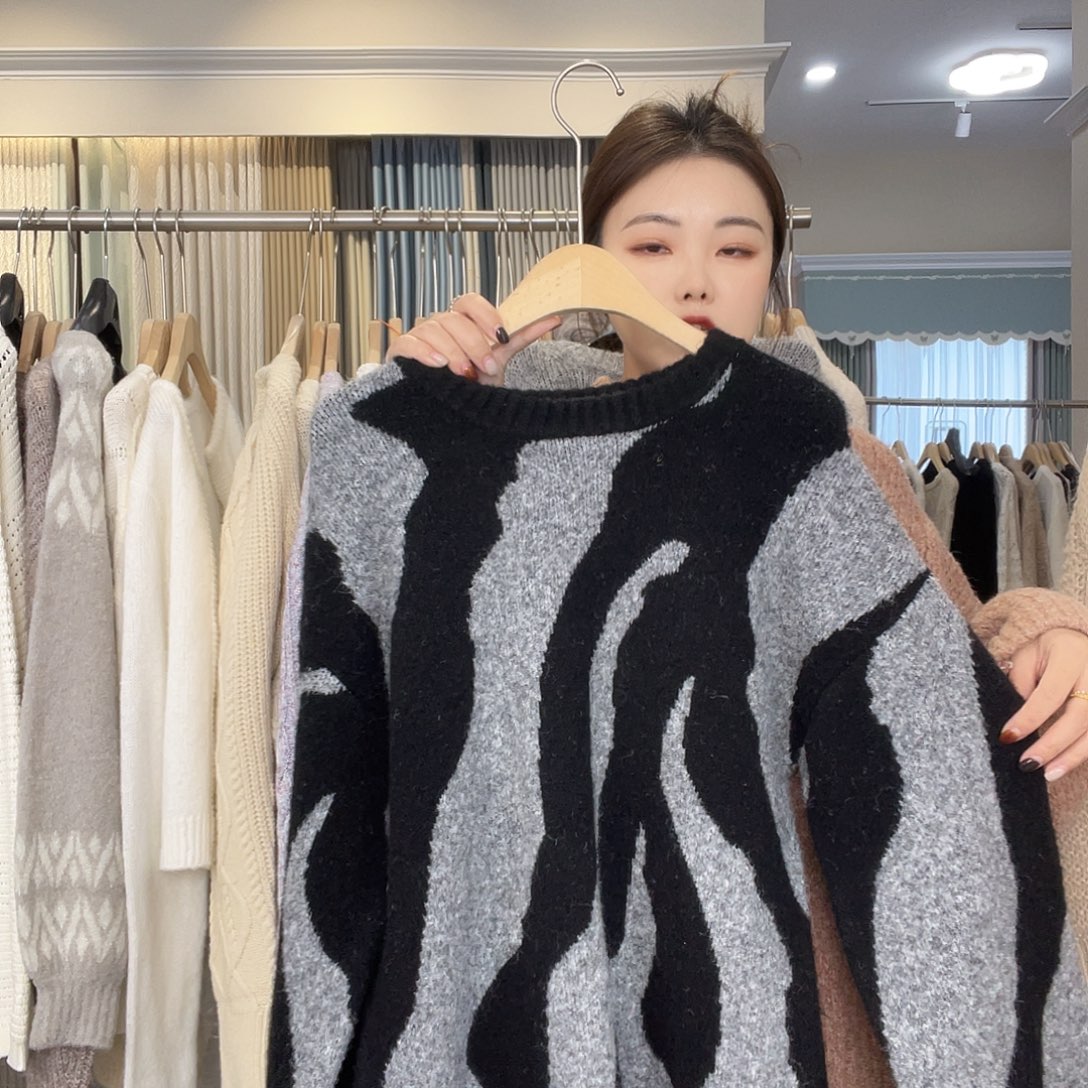 拼接套头针织毛衣