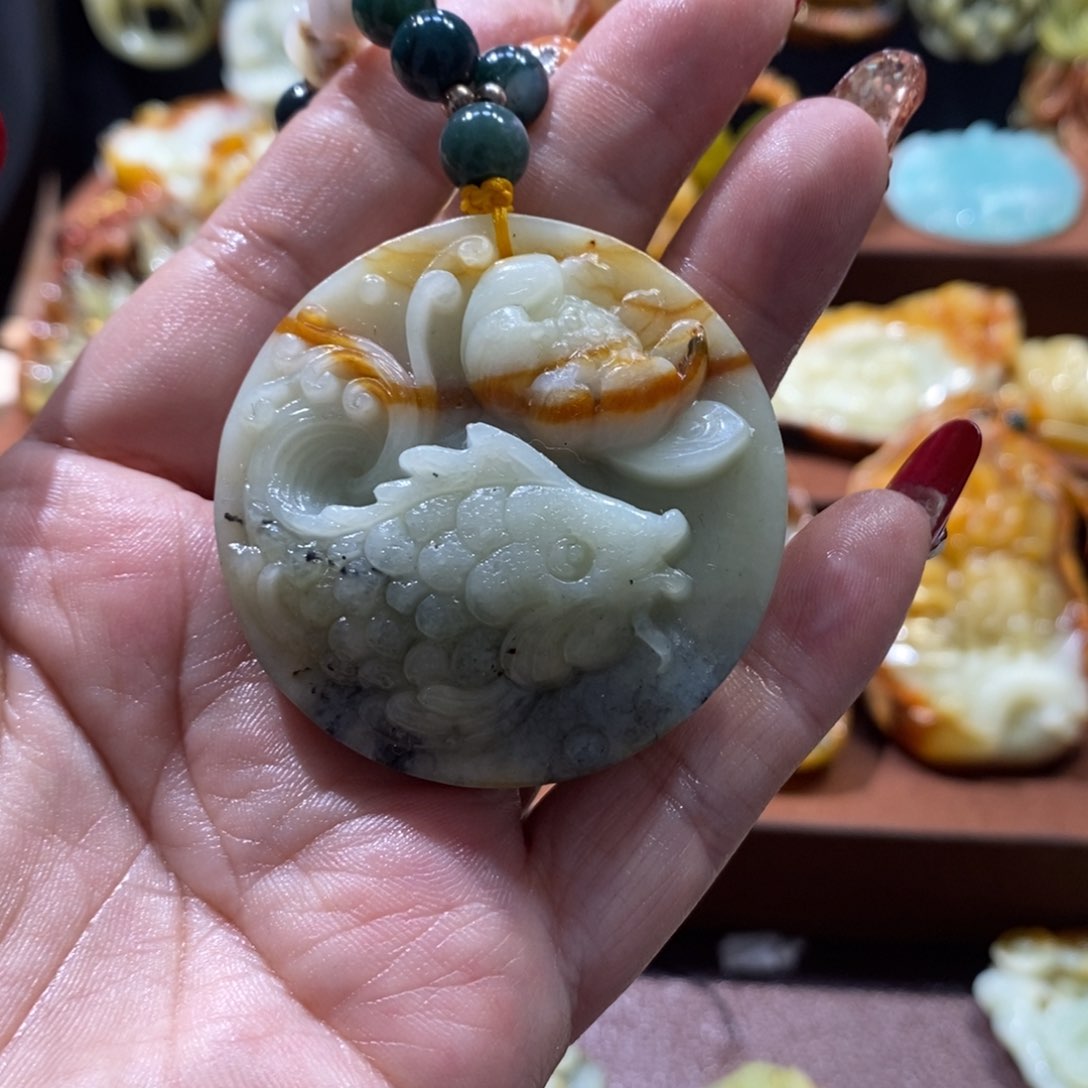 蛇纹石玉颈饰未镶嵌