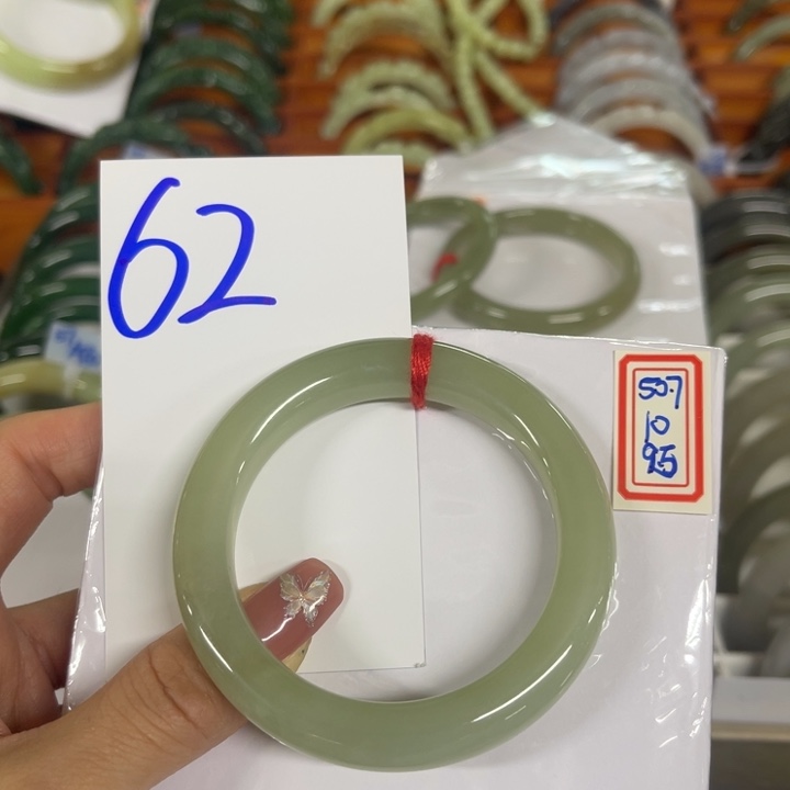 ****和田玉未镶嵌手镯