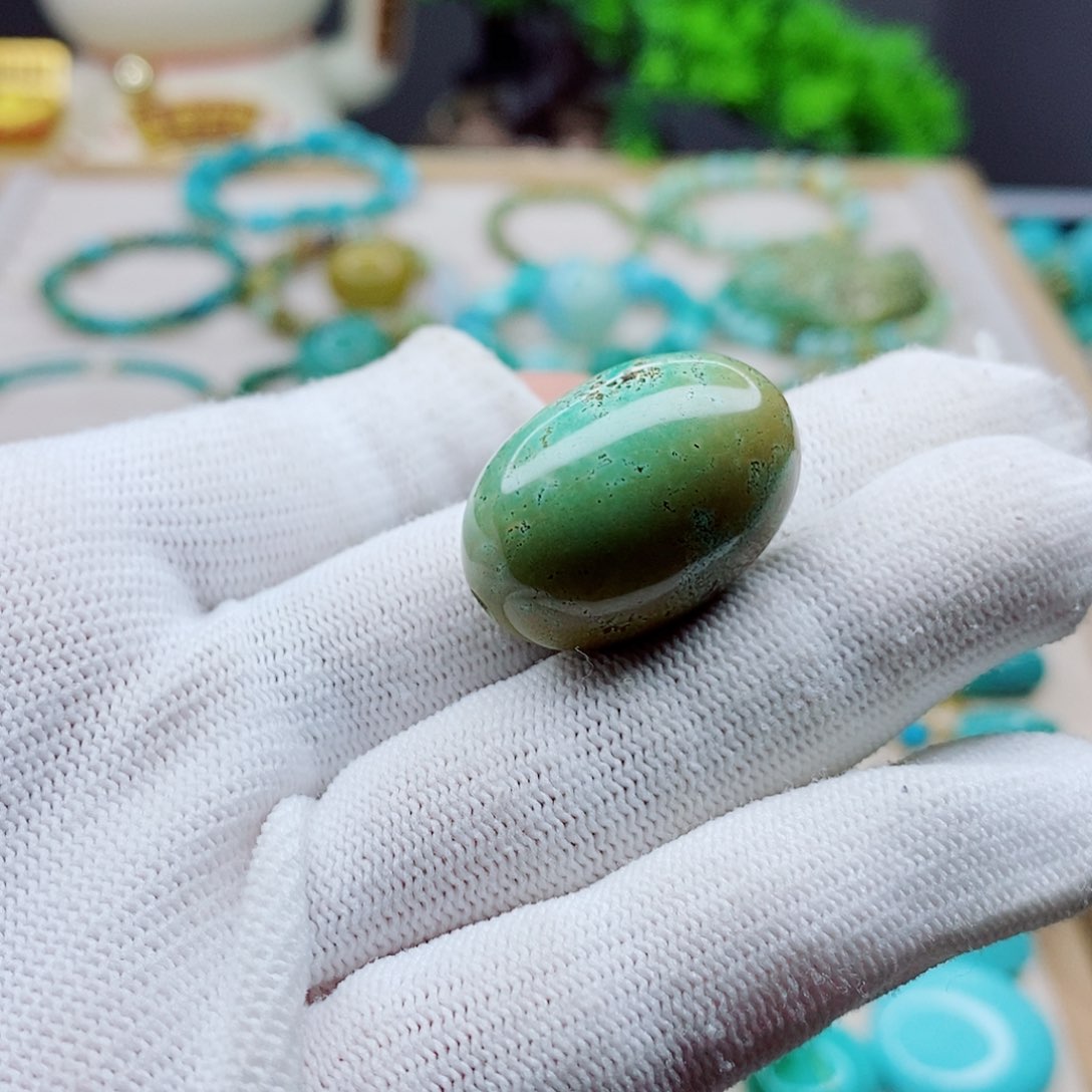 绿松石未镶嵌颈饰