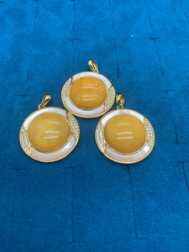 天然蜜蜡 925银镶嵌 时尚吊坠 多样性发其一