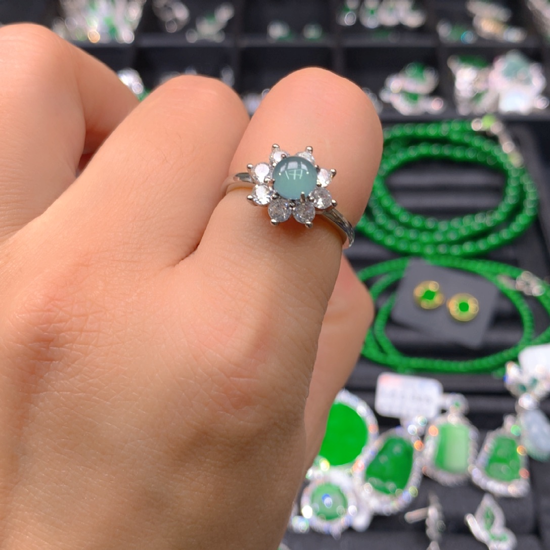 翡翠耳饰未镶嵌天然