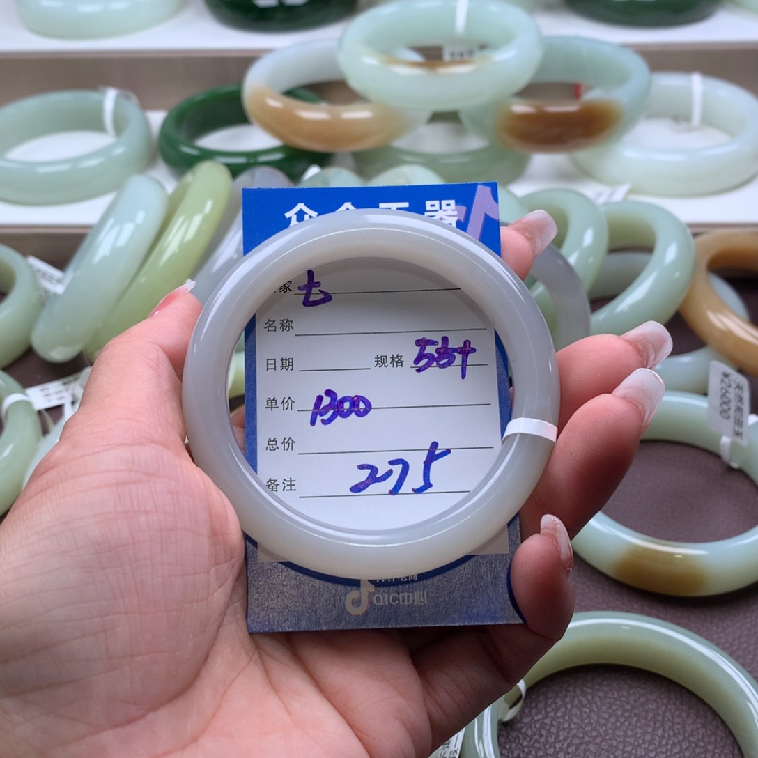 和田玉手镯未镶嵌七**蕖