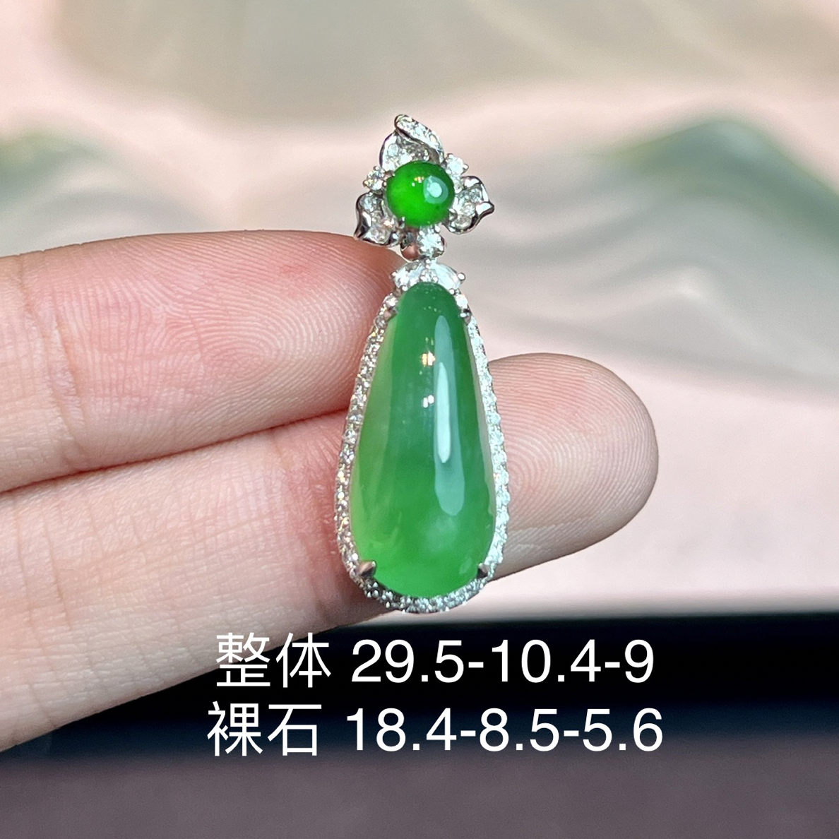 18k金镶嵌天然缅甸a货翡翠福瓜气质
