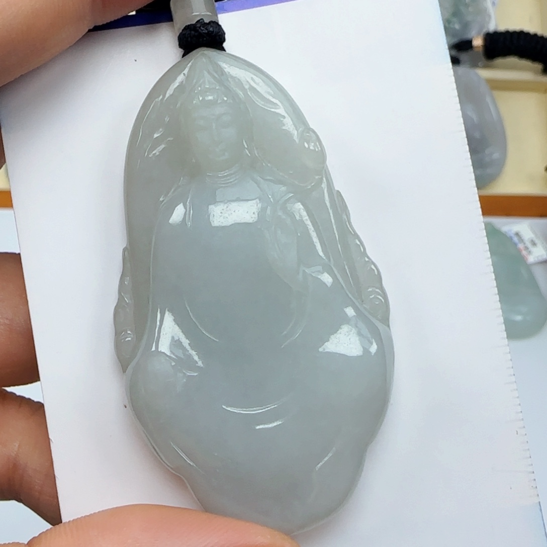 翡翠未镶嵌颈饰  