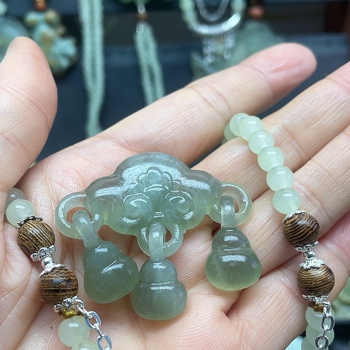 未镶嵌蛇纹石玉颈饰