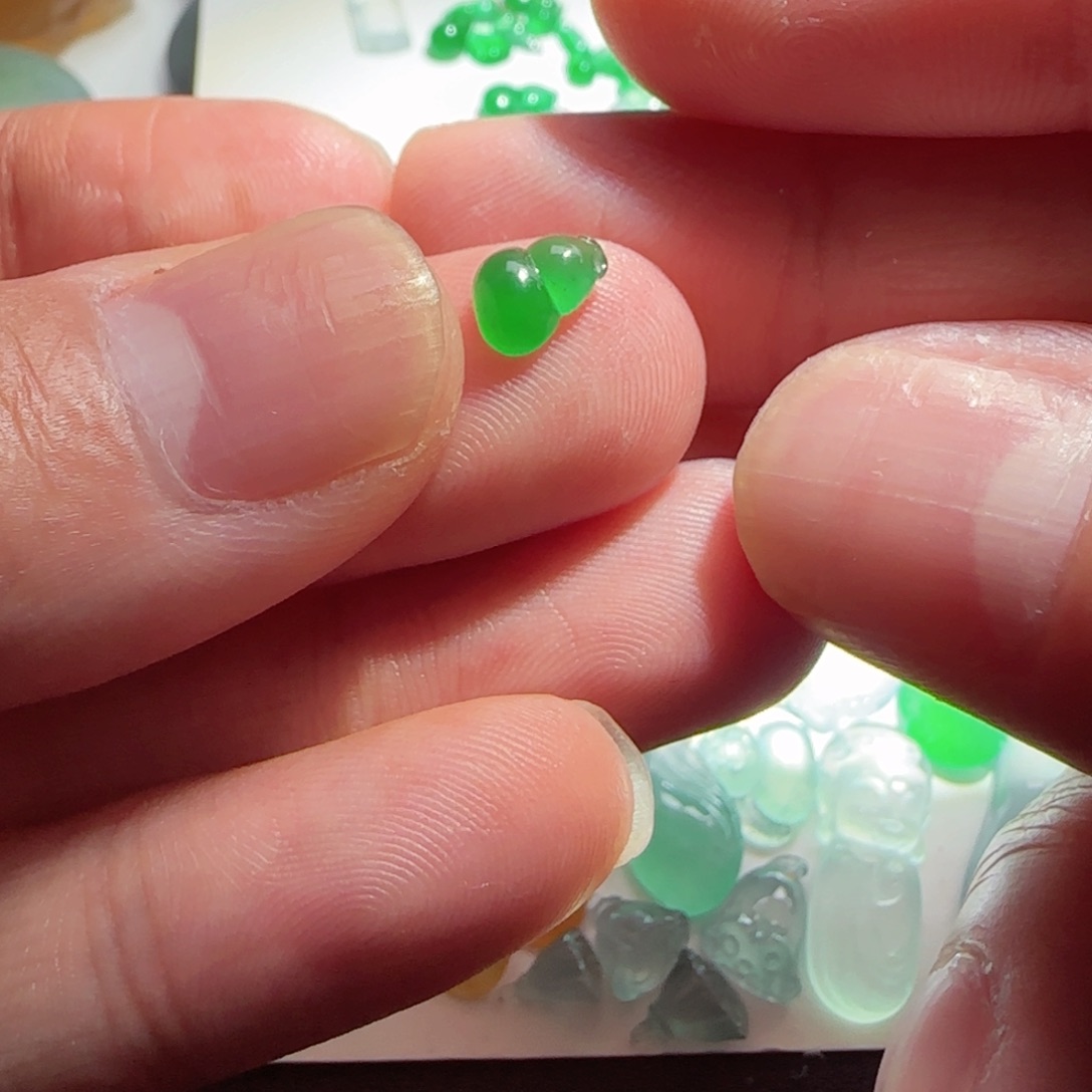 豆***定制翡翠未镶嵌缅甸天然翡翠葫芦