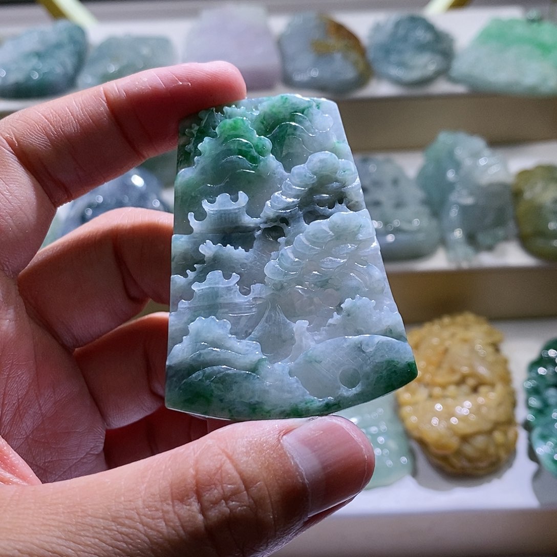 【闪购商品】翡翠颈饰未镶嵌山水