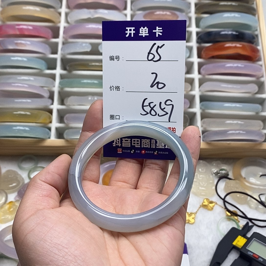 玛瑙/玉髓手镯未镶嵌65
