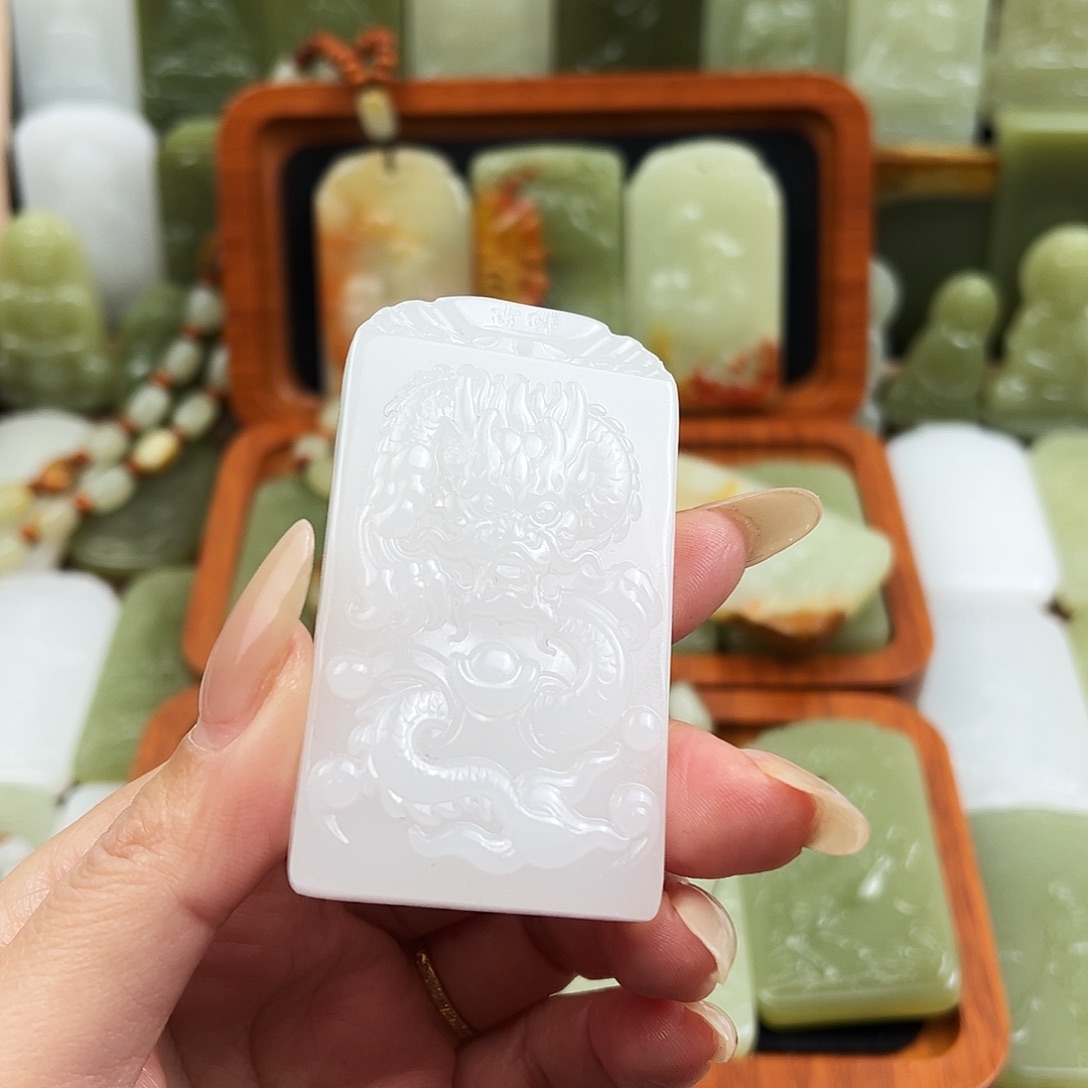 *****石英质玉未镶嵌颈饰