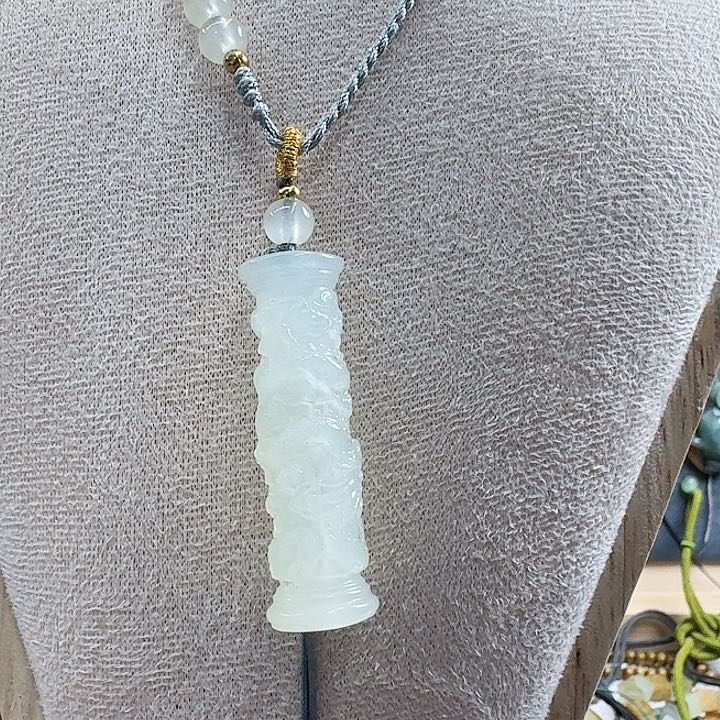 未镶嵌蛇纹石玉颈饰