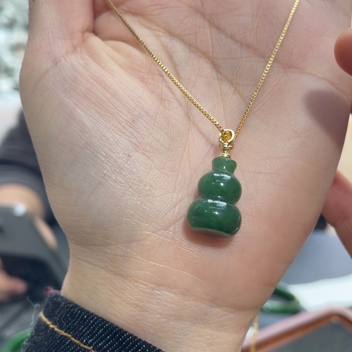 和田玉未镶嵌颈饰碧玉小葫芦