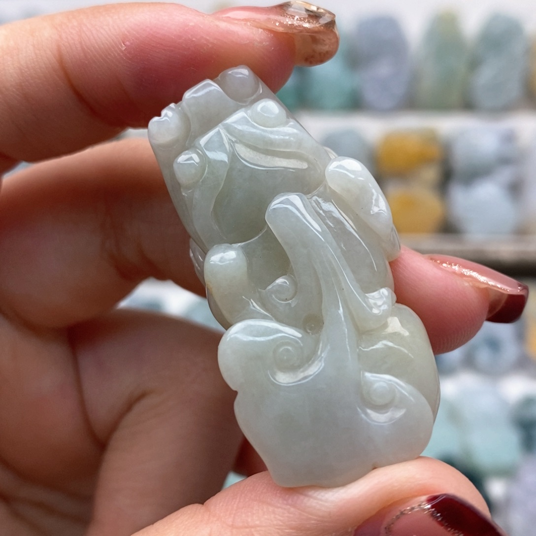 翡翠吊坠(赠链)未镶嵌