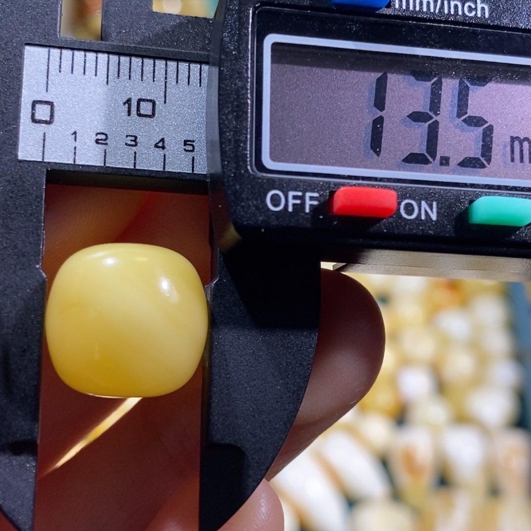 未镶嵌蜜蜡裸石微瑕