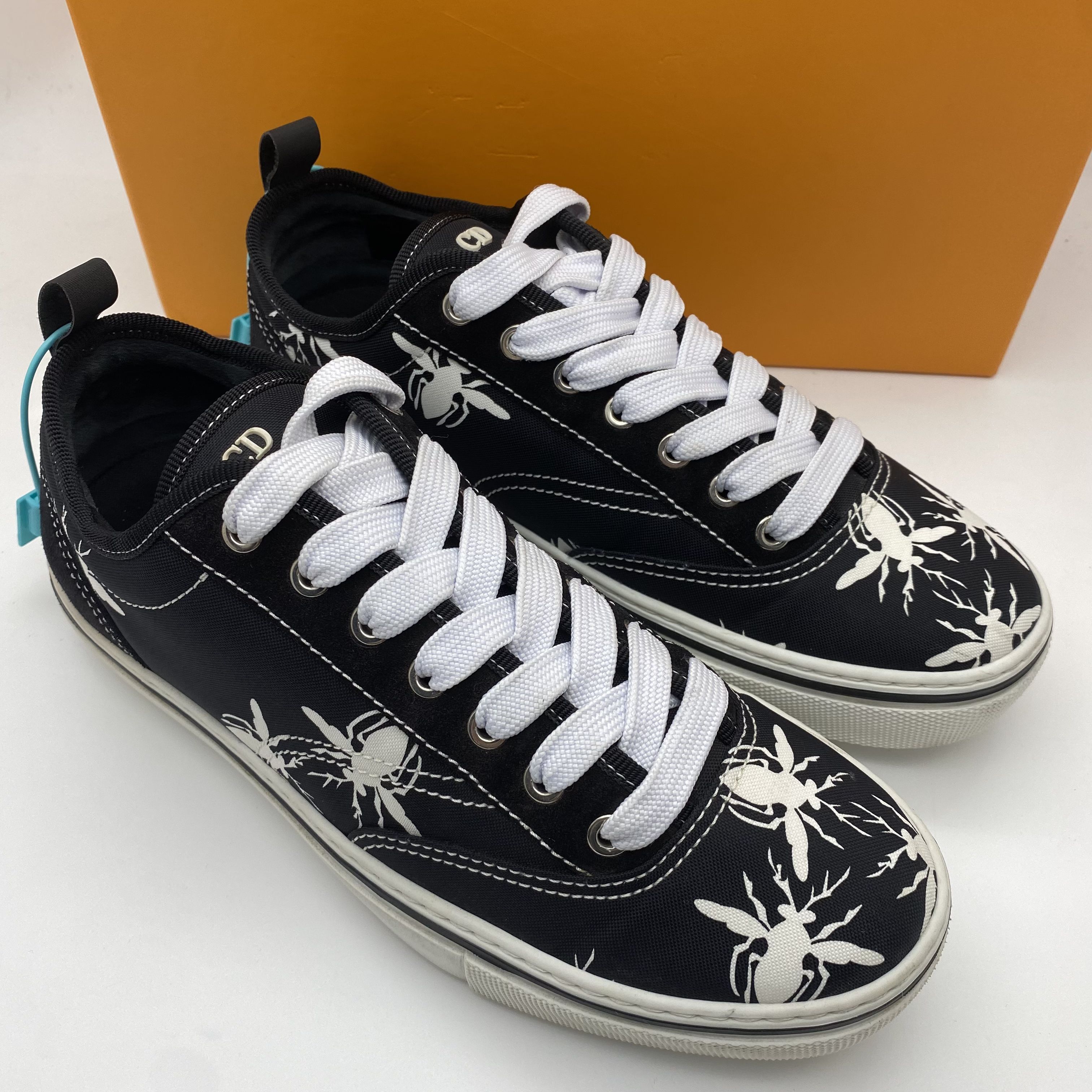 95新 DIOR/迪奥 40欧码/黑色帆布白蜜蜂印花透气休闲板鞋