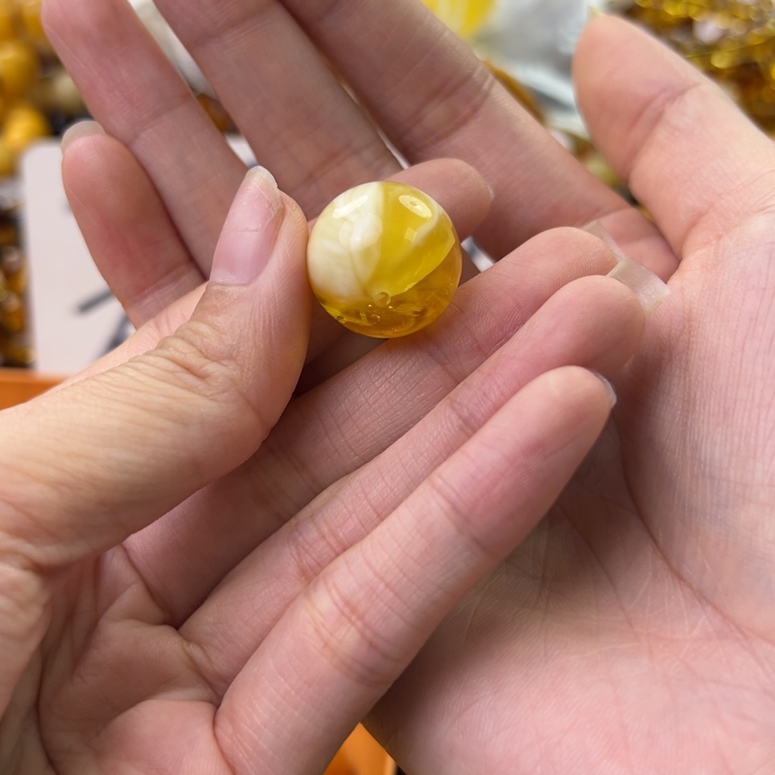 琥珀珠宝奇石未镶嵌