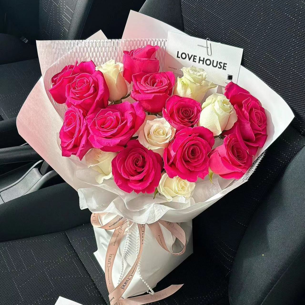 【与你不期而遇】11朵弗洛伊德混搭6朵白玫瑰生日花束送女友花店送花上门七夕情人节礼物