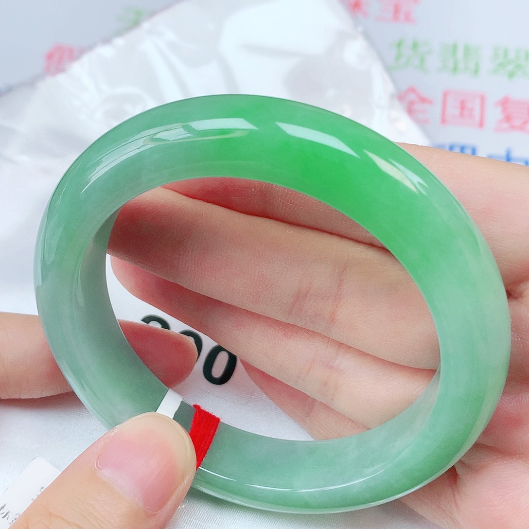 翡翠未镶嵌手镯抖音200
