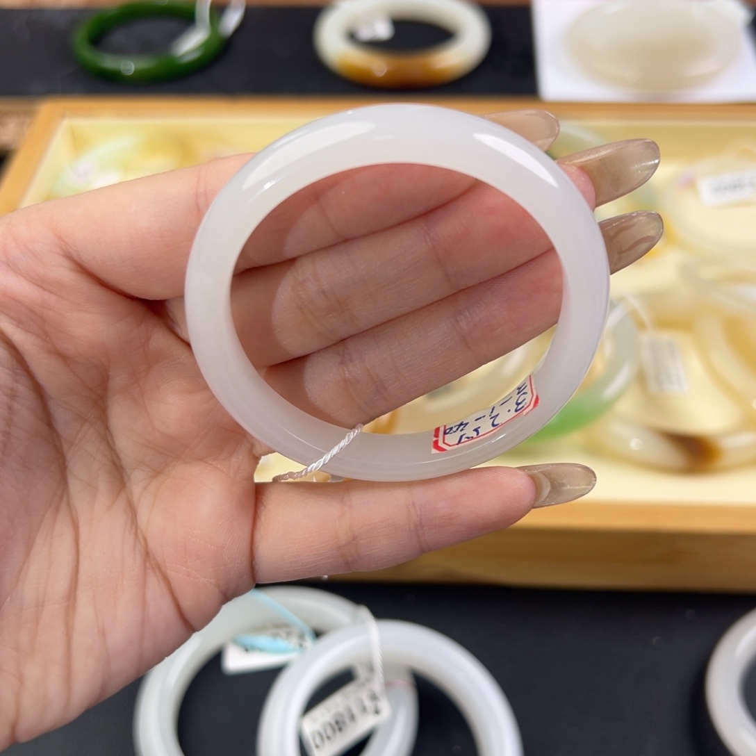 毛***甜和田玉未镶嵌手镯