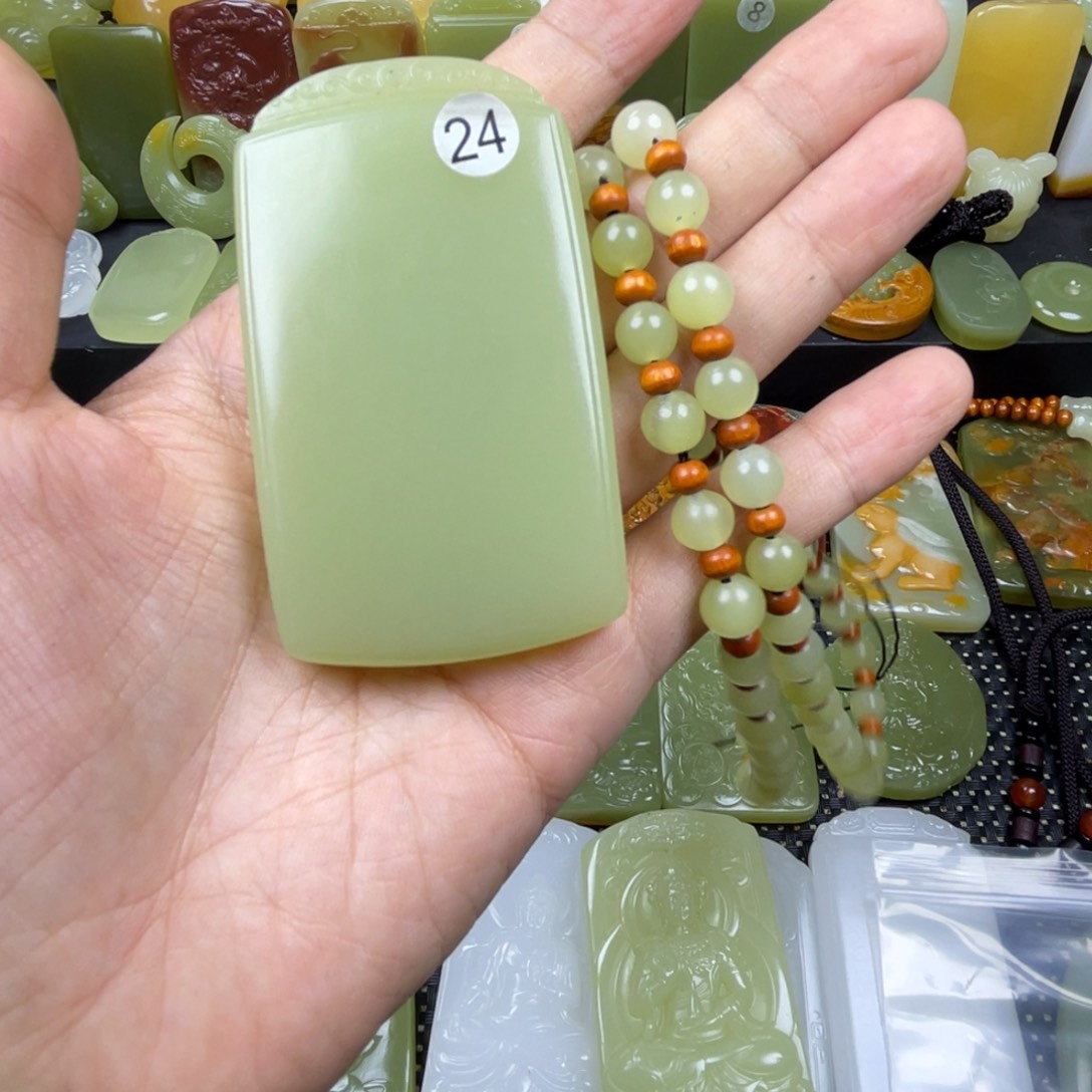 昆仑山料无事牌吊坠