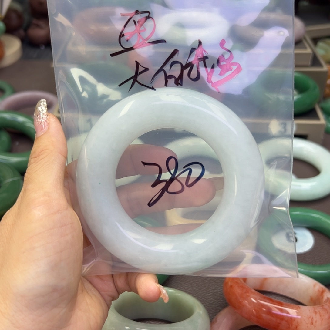 未镶嵌手镯石英岩玉