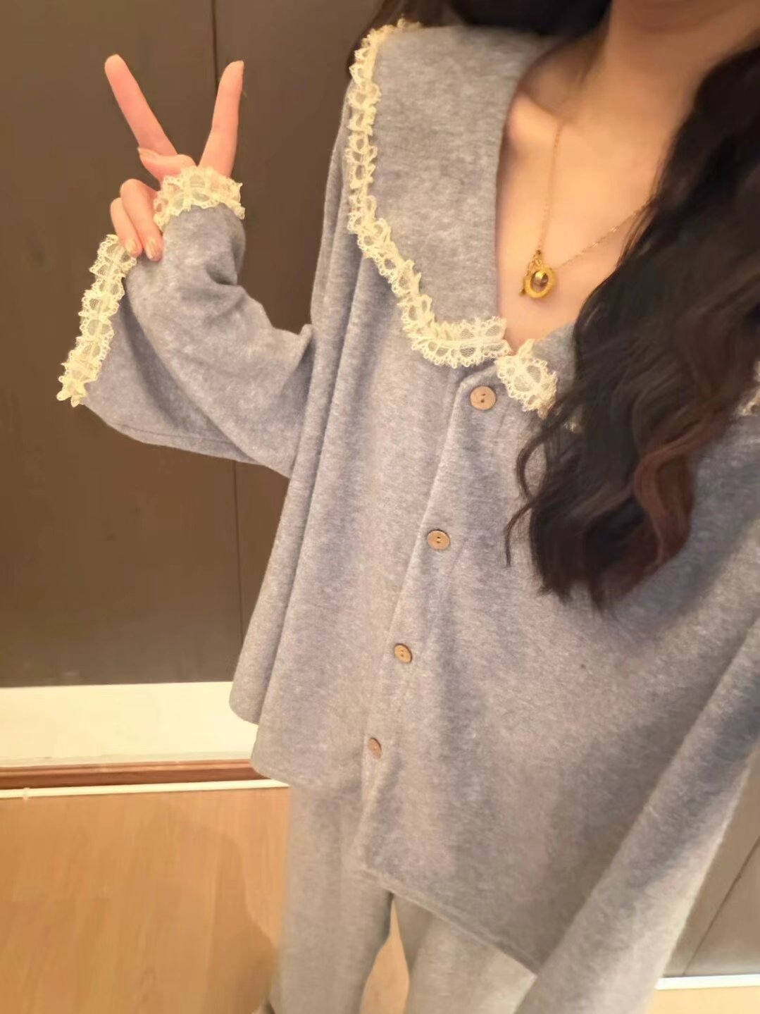 VINEEMAN【暮烟蕾丝】甜美蕾丝边翻领睡衣秋冬新款保暖家居服套装