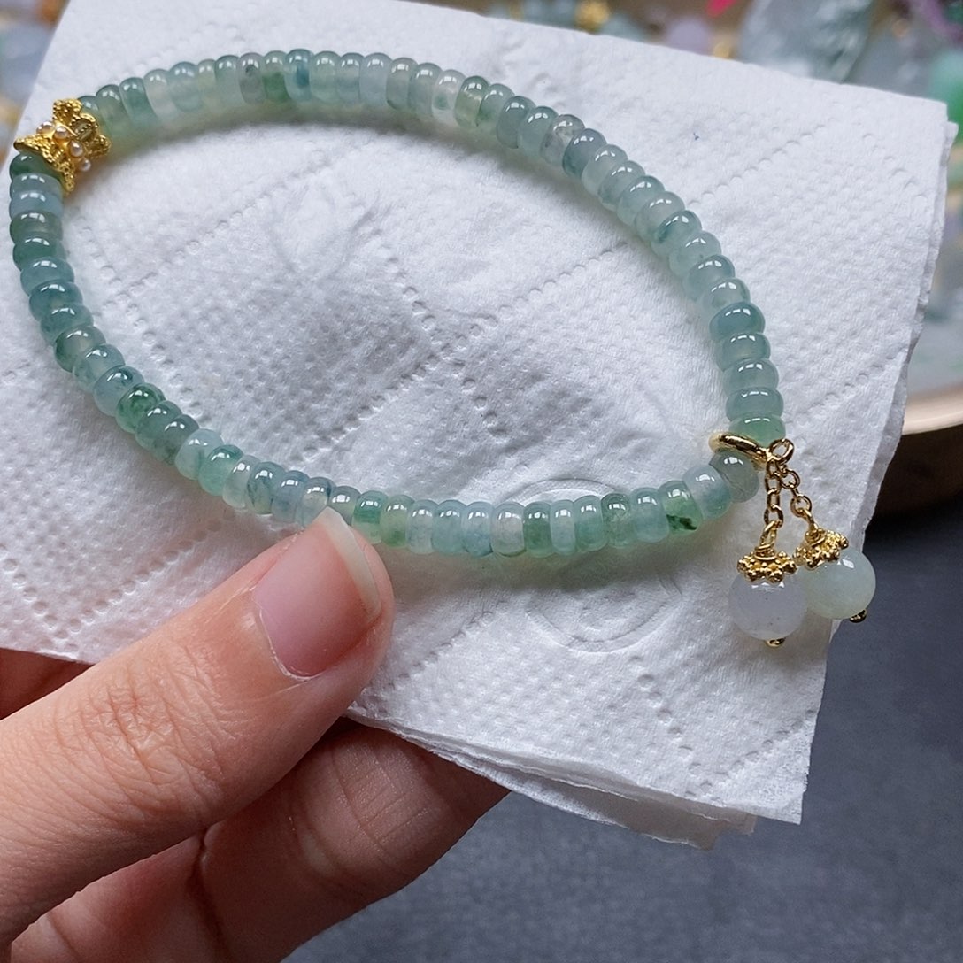 翡翠颈饰未镶嵌闪